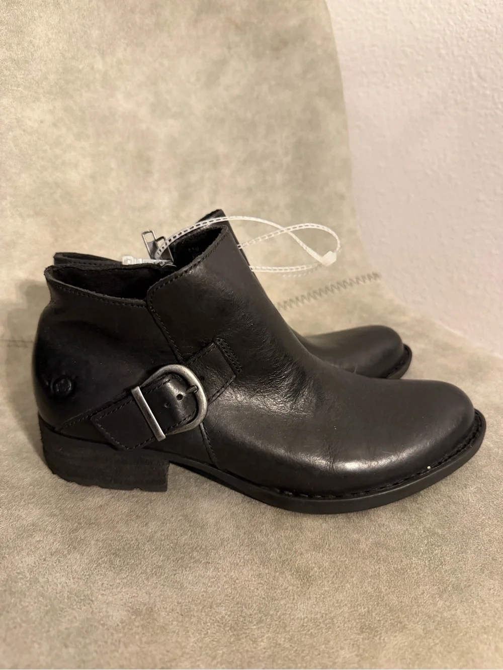 NWT Born Kace Black Leather Buckle Ankle Booties Sz 6.5 No Box